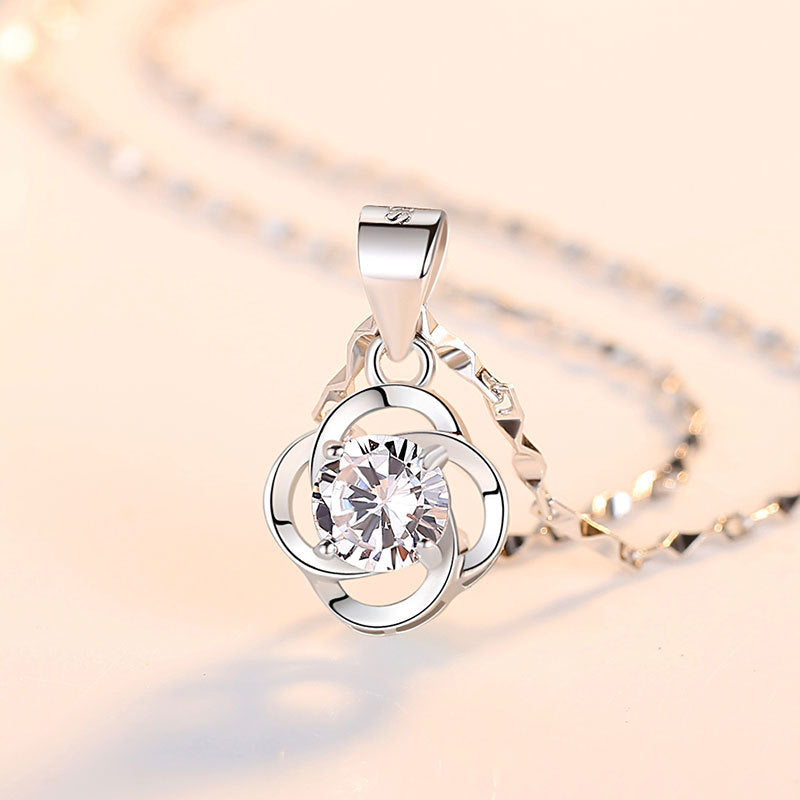 Women's Simple Hollow Lucky Four-leaf Clover Clavicle Pendants