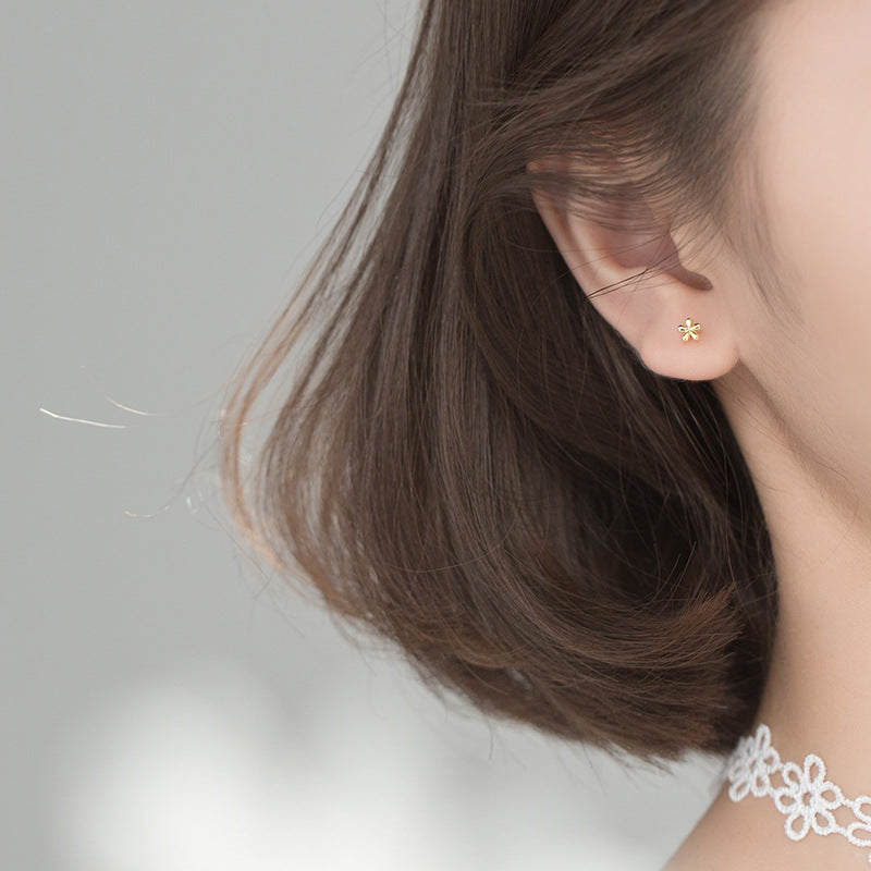 Love Lodge Sier Compact Mini Flower Sweet Earrings