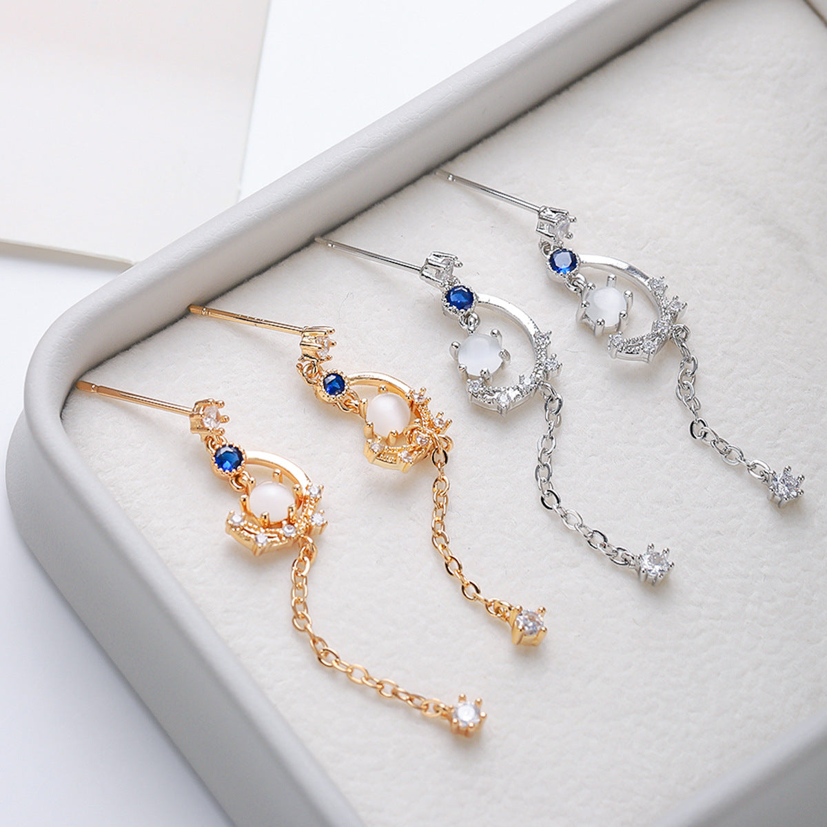 Women's Star Moon Ear Asymmetric Fashion Elegant Earrings