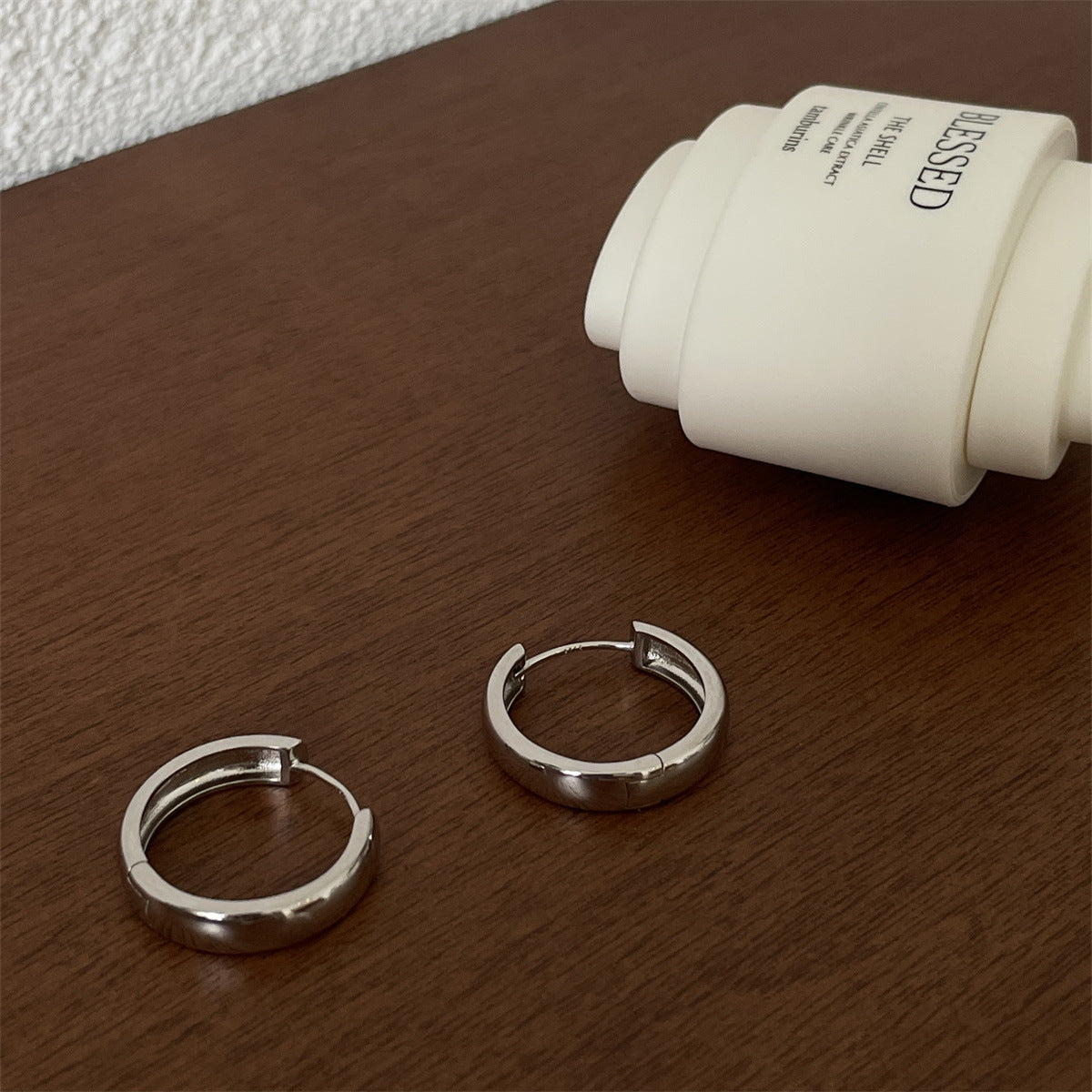 Simple Elegant Circle Ear Clip High-grade Cold Female Sier Earrings