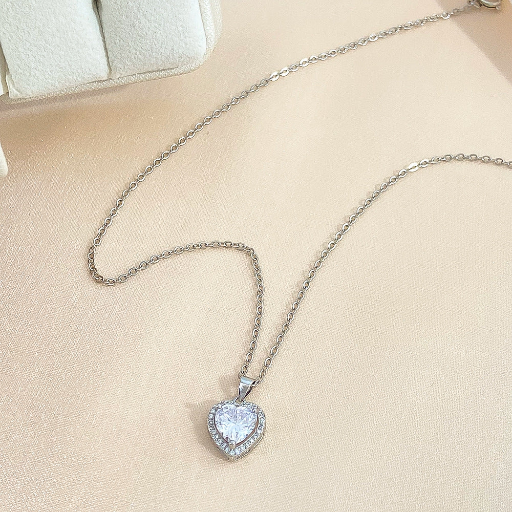 Simple Zircon Love Trendy Temperament Heart-shaped Collarbone Light Necklaces