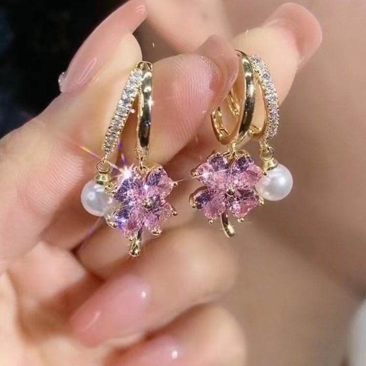Women's Four-leaf Flower Pearl For Trendy Graceful Earrings