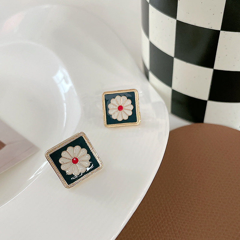 Women's Geometry Pattern Versatile Design Irregular Classic Earrings