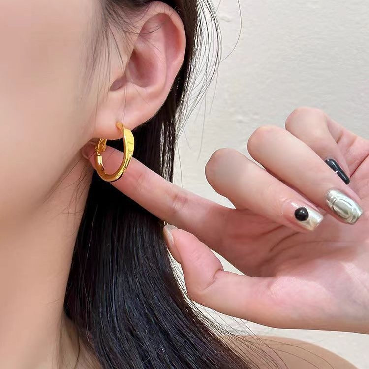 Commuter Metallic Small Ear Temperament Entry Earrings