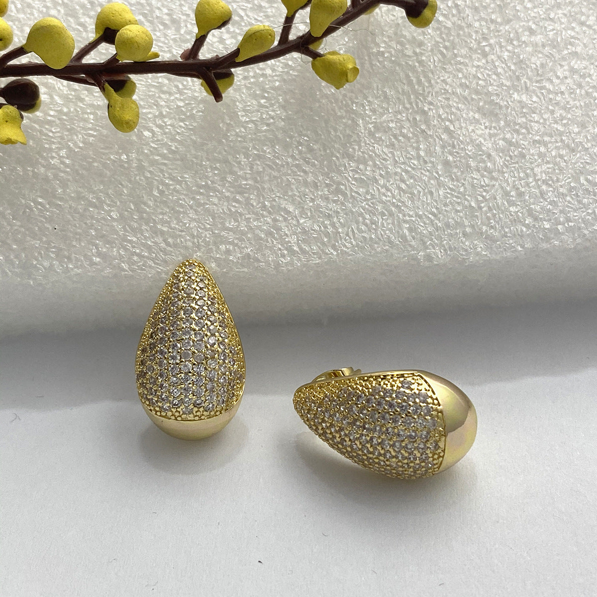 Women's Micro Inlaid Zirconium Super Flash Water Drop Ear Light Earrings