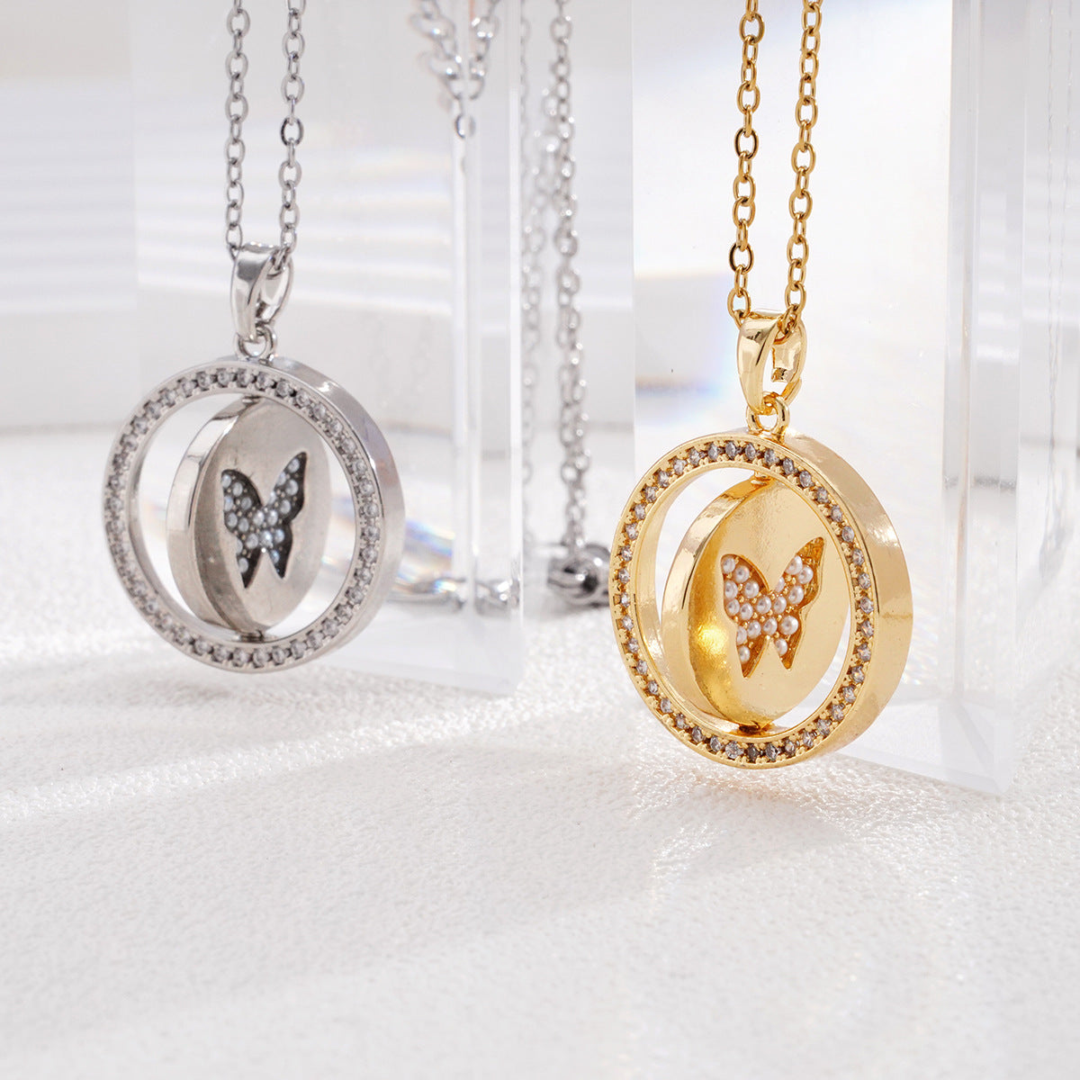Wind Micro Inlaid Zircon Rotating Elegant Shell Necklaces