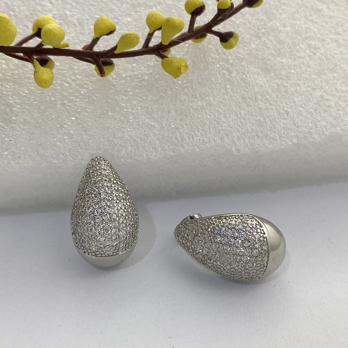 Women's Micro Inlaid Zirconium Super Flash Water Drop Ear Light Earrings