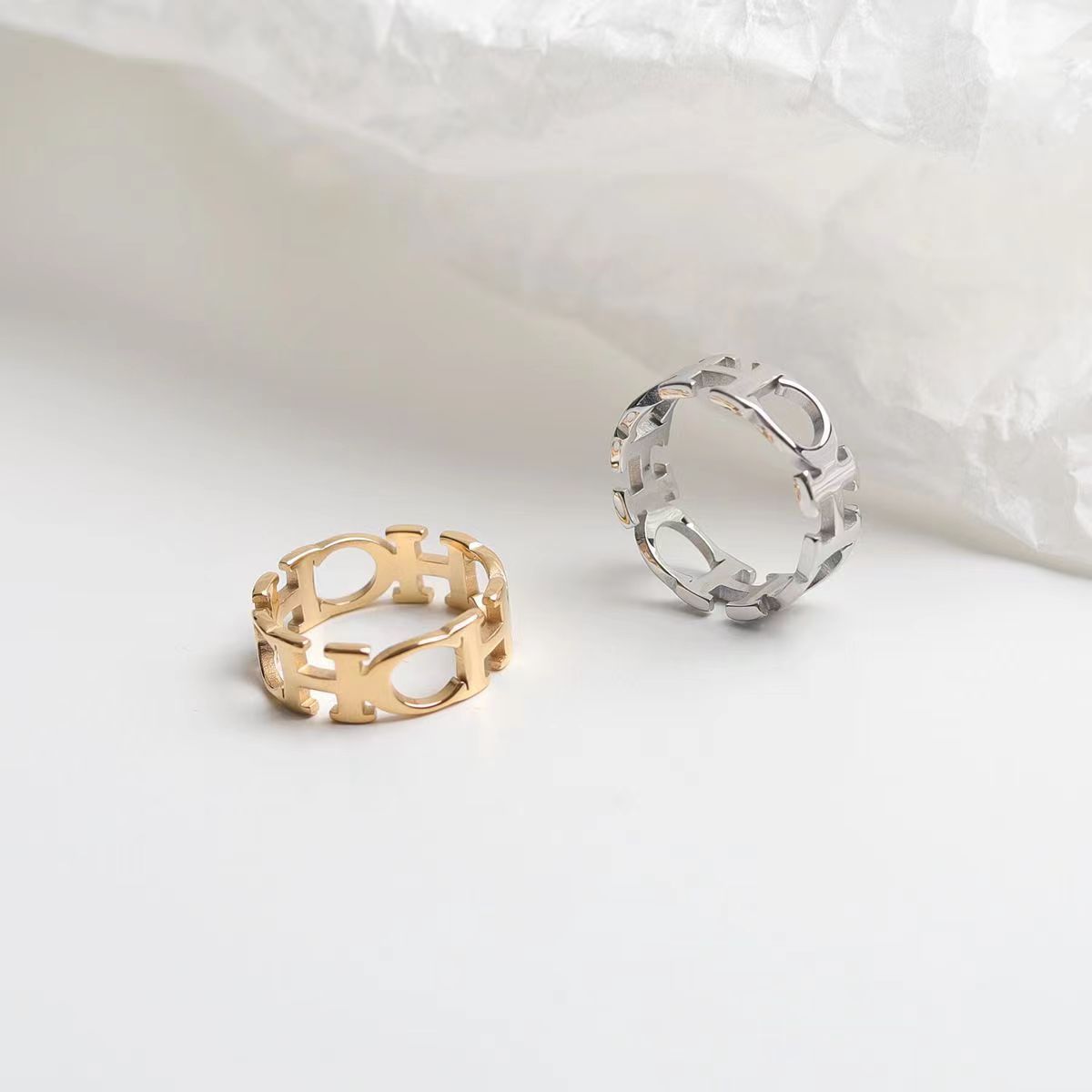 Fade Stainless Steel Gold Design Elegant Glossy Rings