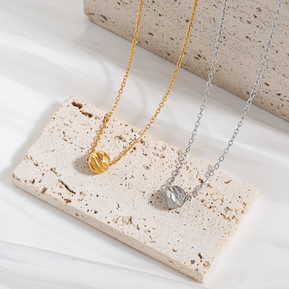 Women's Twill Batch Flower Bead Fashion Unique Gold-plated Necklaces