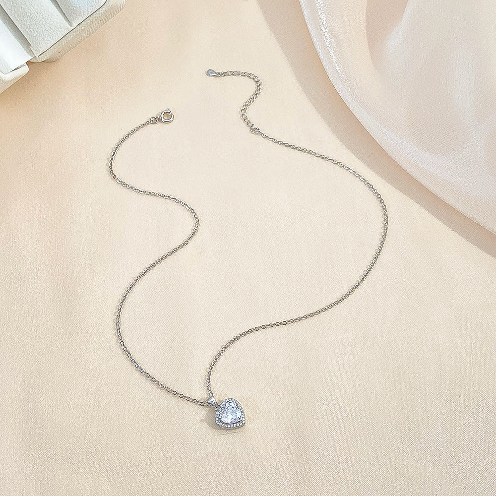 Simple Zircon Love Trendy Temperament Heart-shaped Collarbone Light Necklaces
