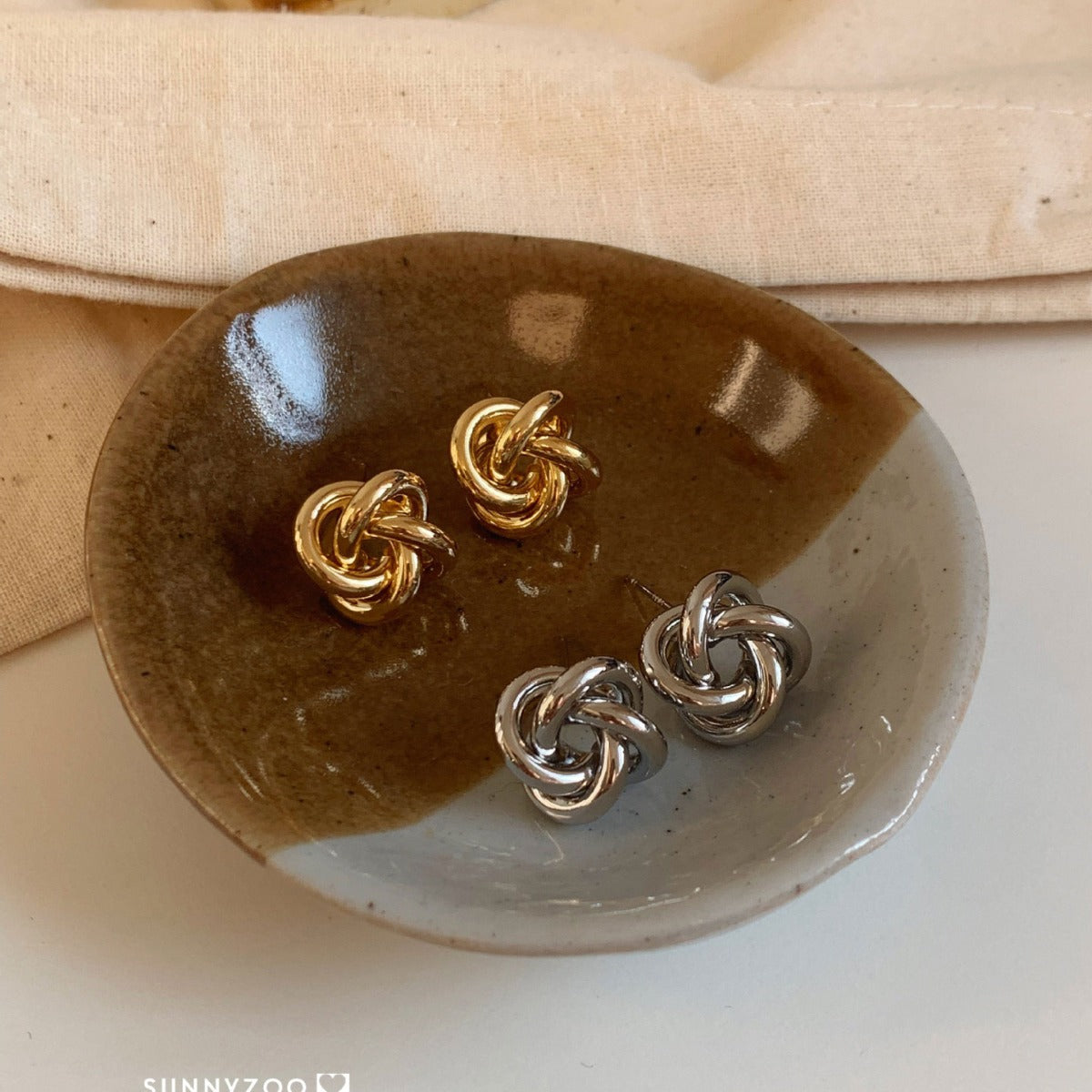 Twist Simple Design Minority Hollow Metal Earrings