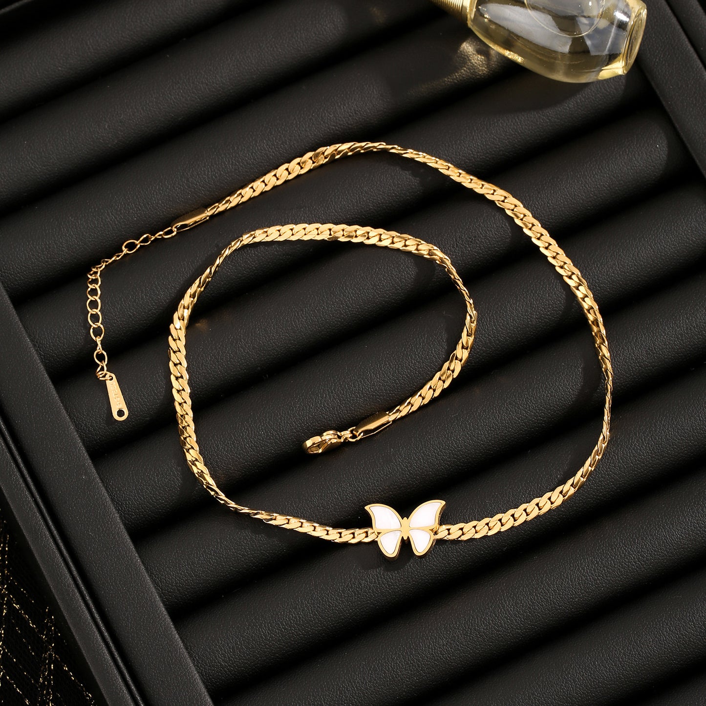 Women's Curb Chain Titanium Steel White Shell Necklaces
