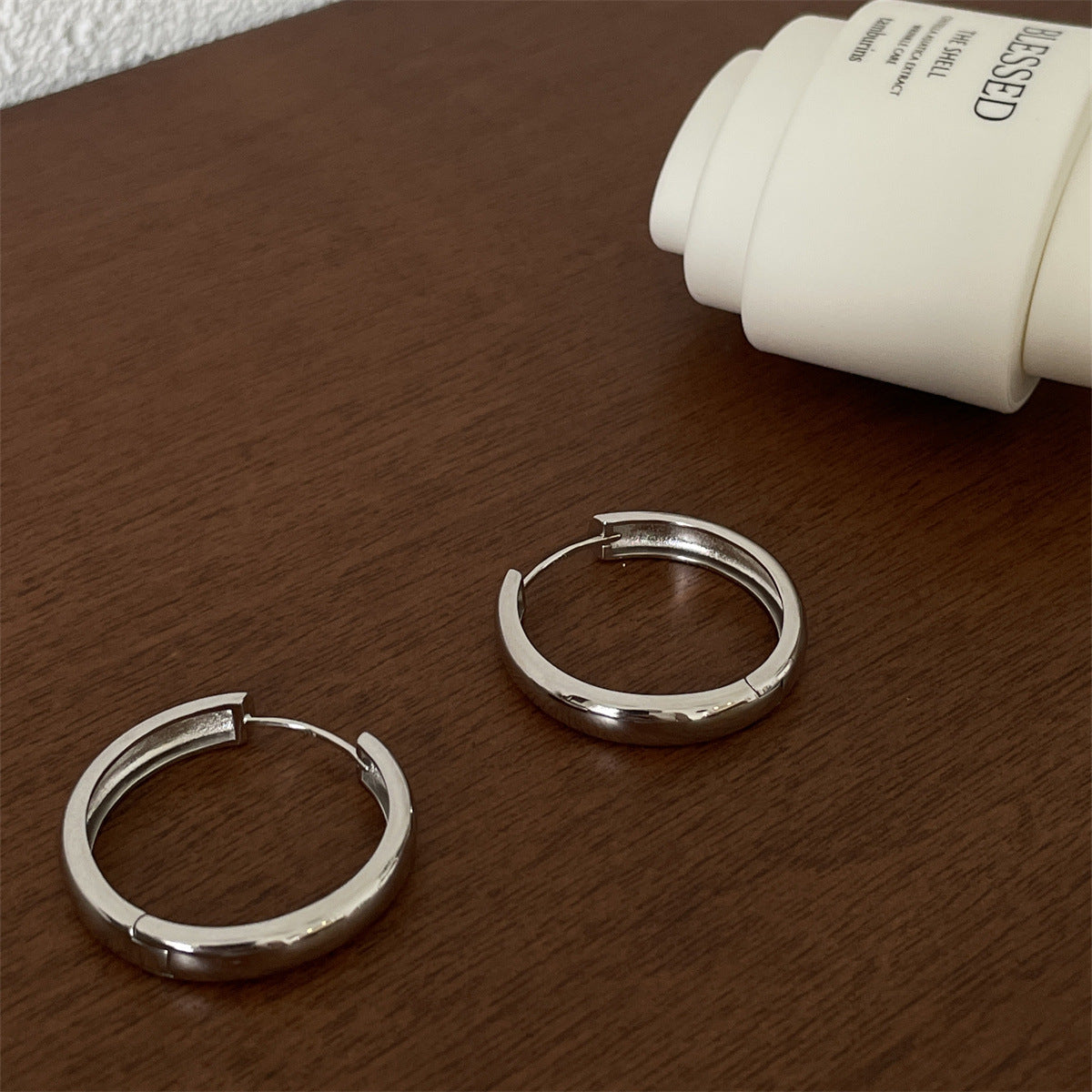 Simple Elegant Circle Ear Clip High-grade Cold Female Sier Earrings