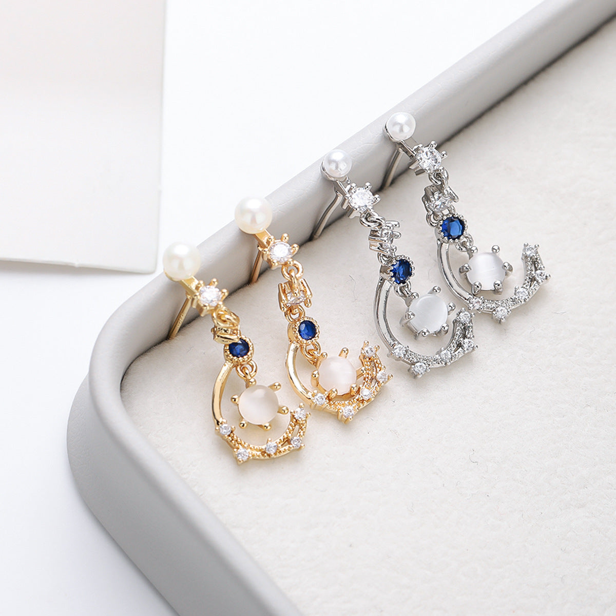 Women's Star Moon Ear Asymmetric Fashion Elegant Earrings