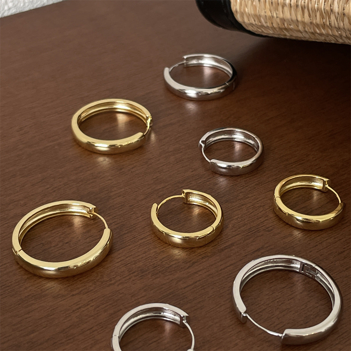 Simple Elegant Circle Ear Clip High-grade Cold Female Sier Earrings
