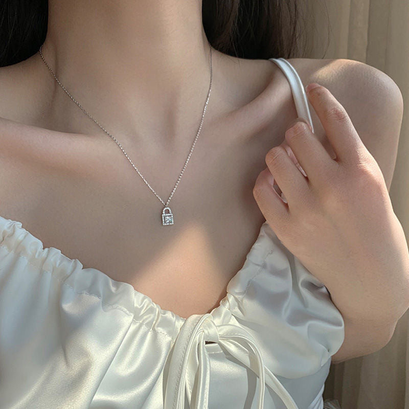 Lock Environmental Protection Color Retention Hollow Pendants