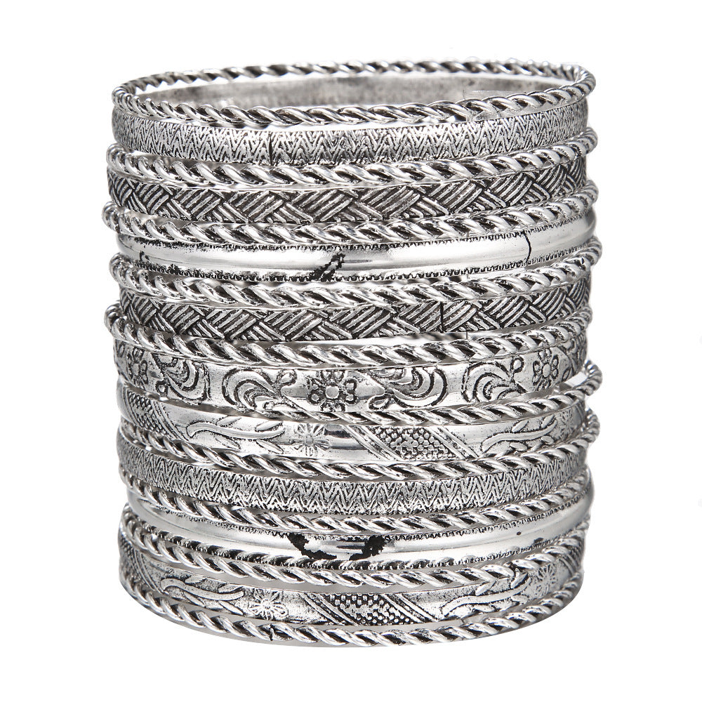 Women's Metal Retro Twin Gold Beating Pattern Bracelets