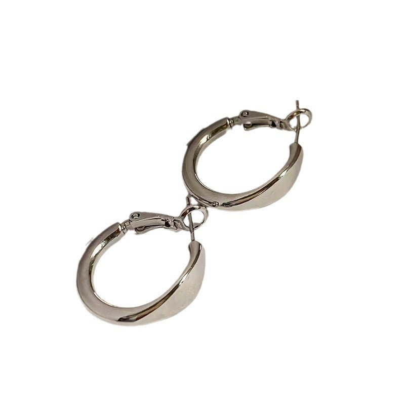 Commuter Metallic Small Ear Temperament Entry Earrings