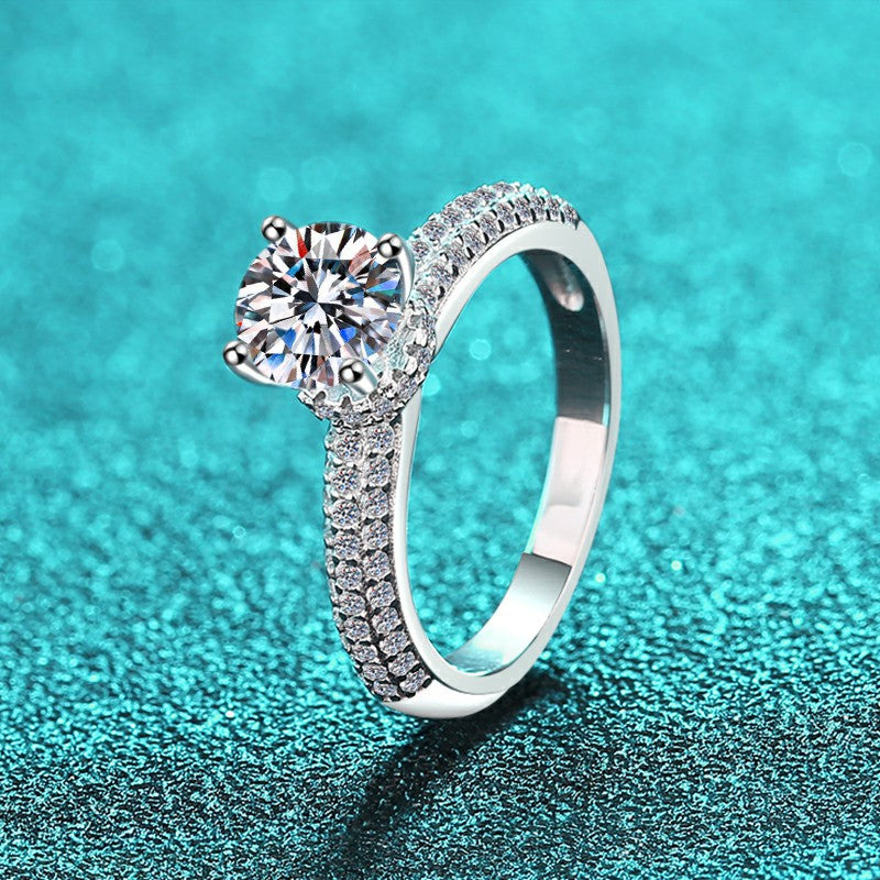 Sier Diamond Female Personality Fashion Four Claw Light Rings