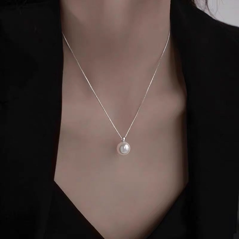 Women's Elegance French Classic Style Clavicle Chain Necklaces