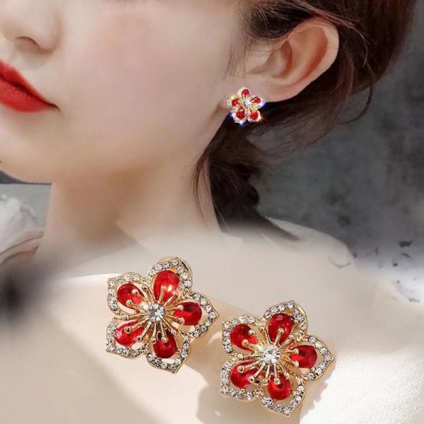 French Style High-grade Cherry Blossom Petal Diamond Elegant Earrings