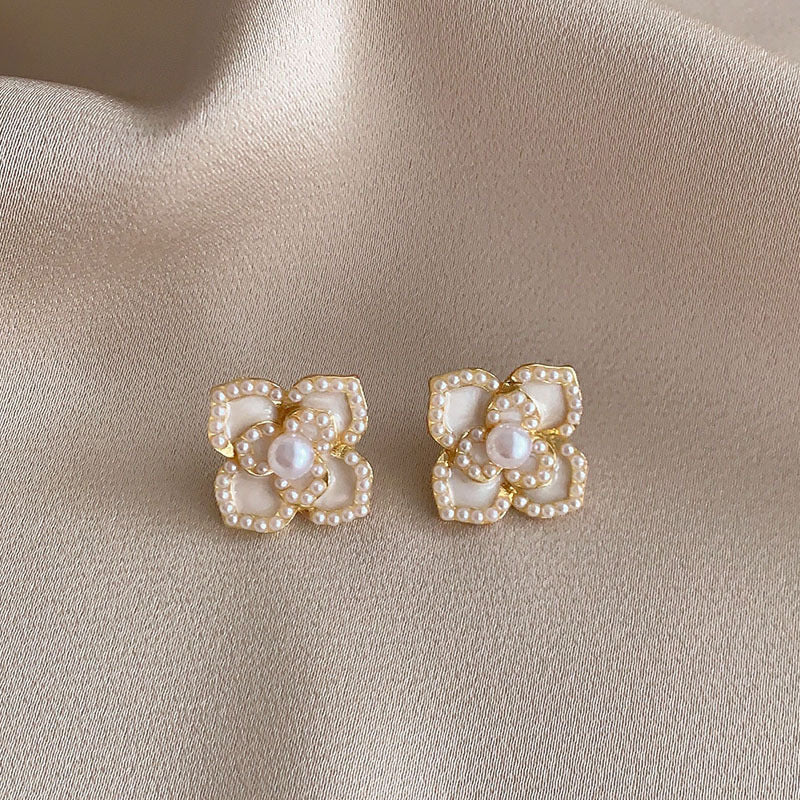 Women's Gold Plated French Entry Lux Pearl Fashion Dignified Earrings