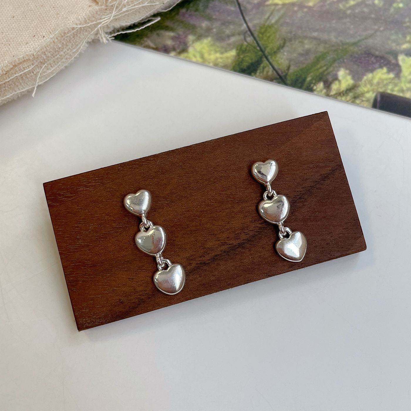 Women's Simple Compact Love Eardrops Sier Needle Elegant Earrings