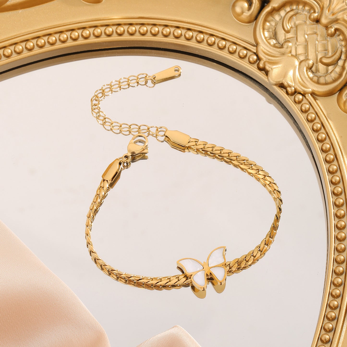 Women's Curb Chain Titanium Steel White Shell Necklaces