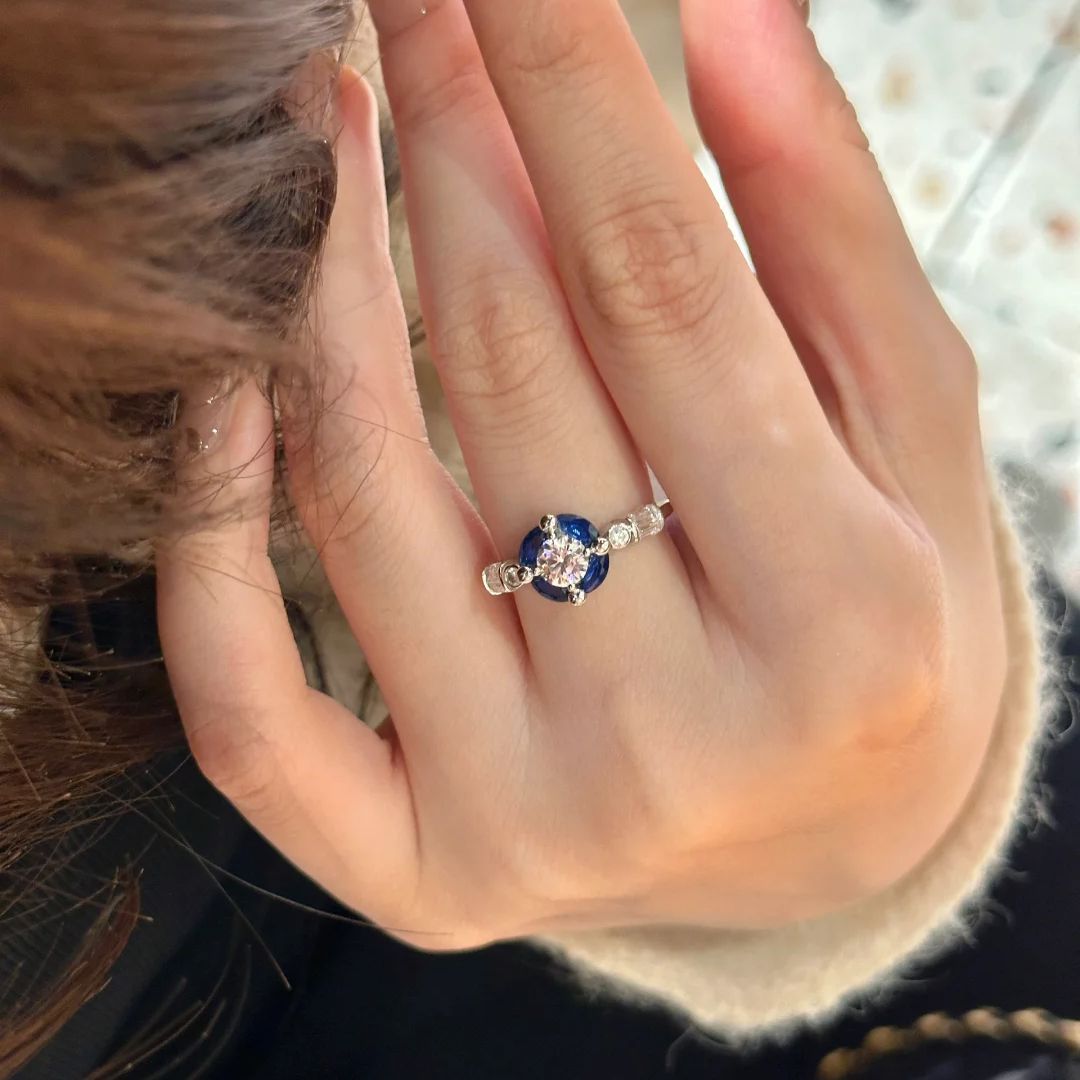 Women's Warm Smart Pitaya Red Corundum Retro Rings