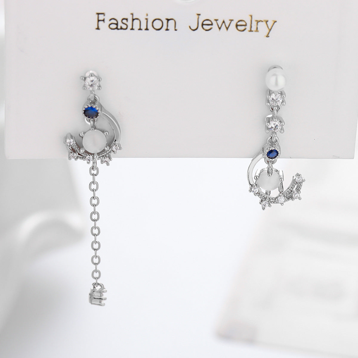 Women's Star Moon Ear Asymmetric Fashion Elegant Earrings
