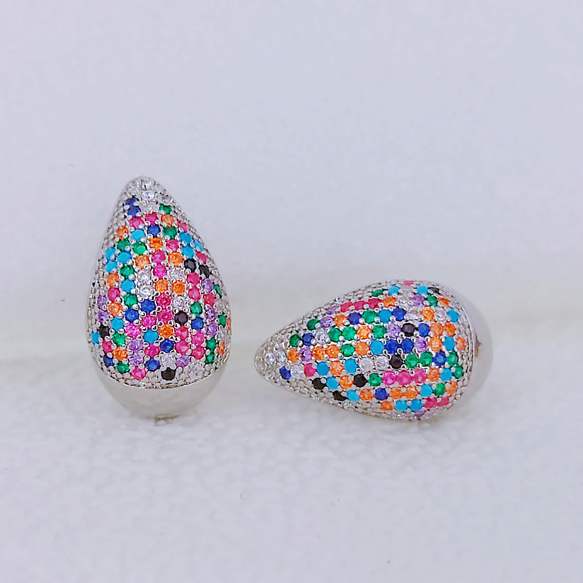 Women's Micro Inlaid Zirconium Super Flash Water Drop Ear Light Earrings