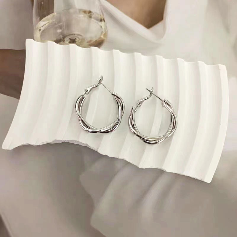 Women's Simple Twist Temperament Entry Lux High Earrings