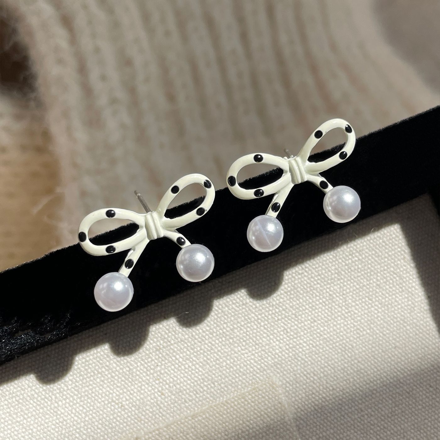 Women's White Polka Dot Bow Pearl Sier Needle Earrings