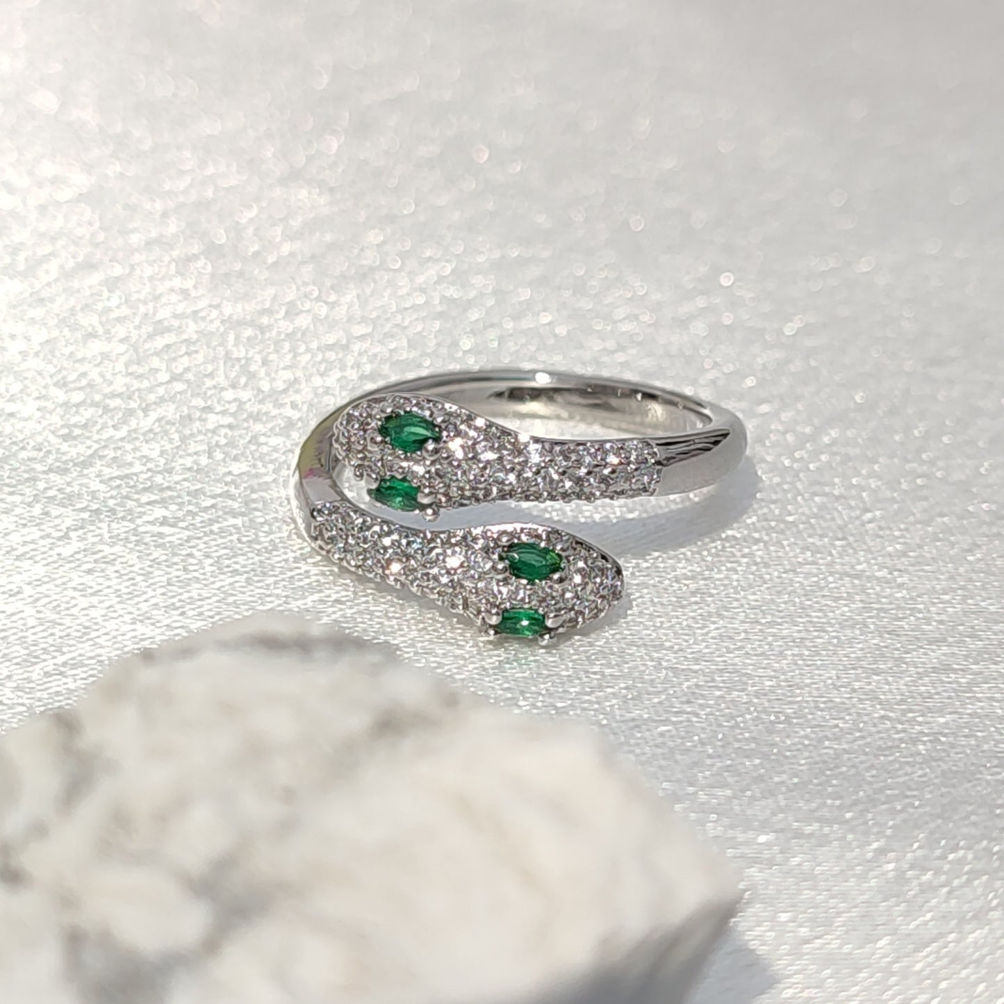 Design Niche Personality Emerald Cold Open Rings