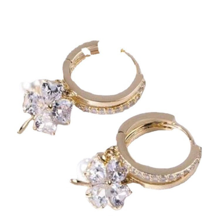 Women's Four-leaf Flower Pearl For Trendy Graceful Earrings