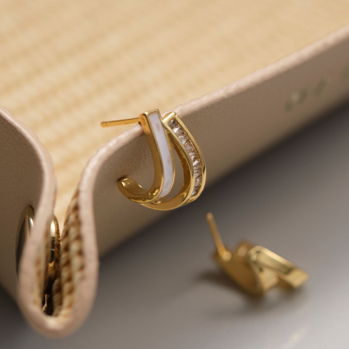 Women's Sier Mosquito Coil Ear Clip Without Rings