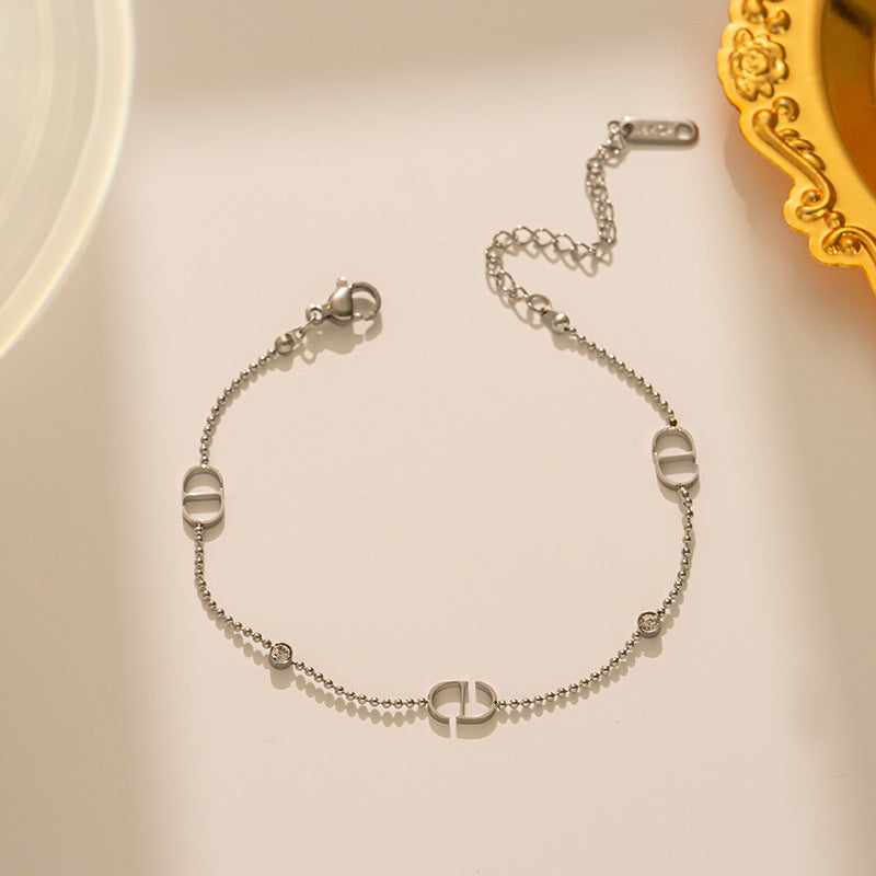 Letter Pig Nose Inlaid Brick Beads Chain Clavicle Classic Bracelets
