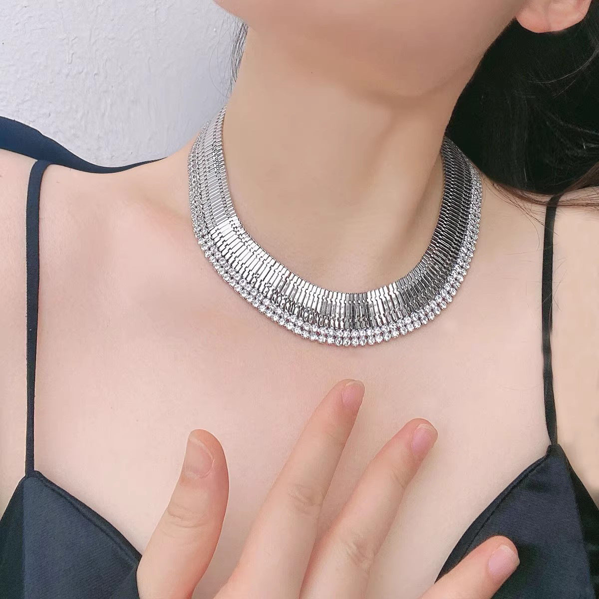 Exaggerated Wide Version Gold Strap Diamond Middle Ancient Niche Necklaces