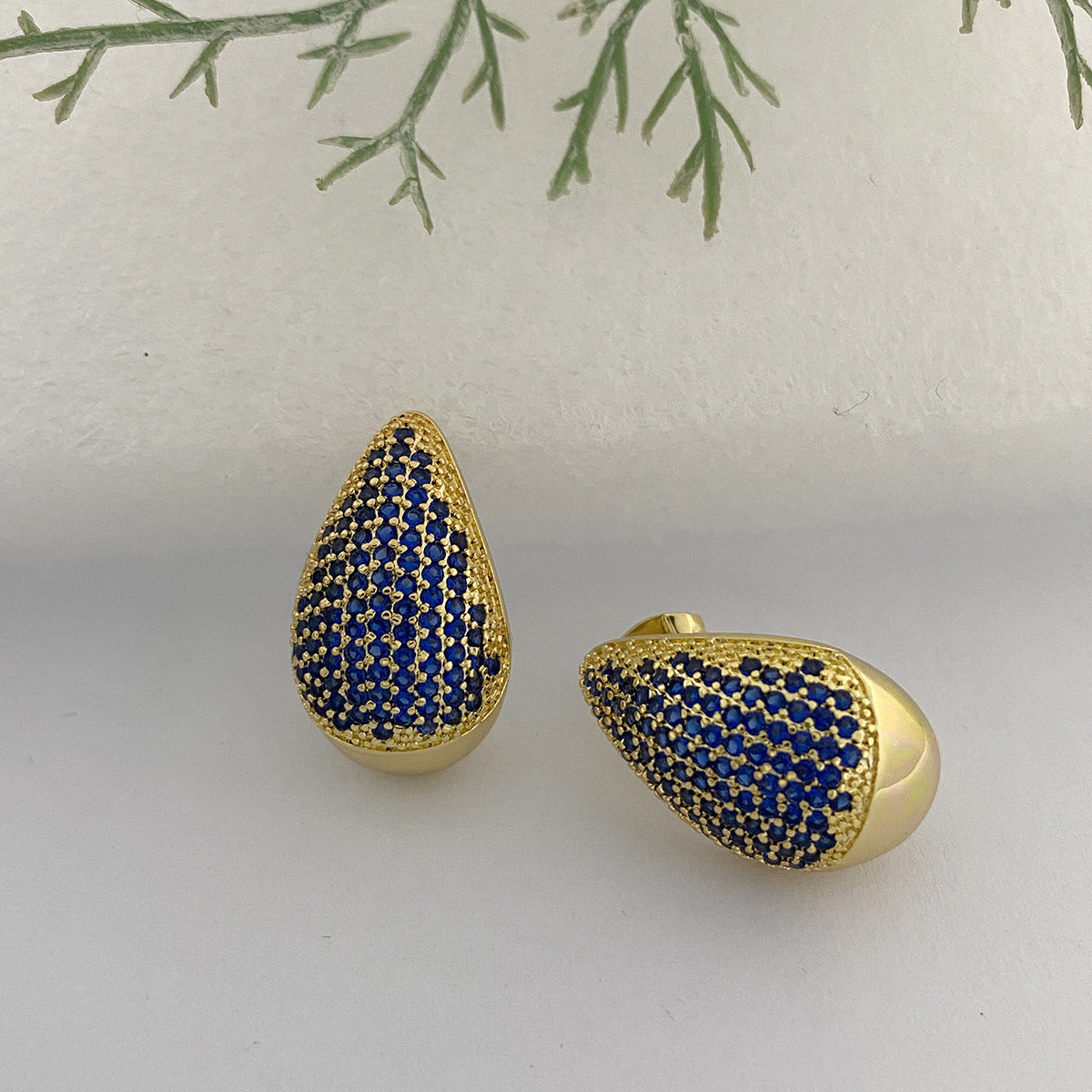 Women's Micro Inlaid Zirconium Super Flash Water Drop Ear Light Earrings