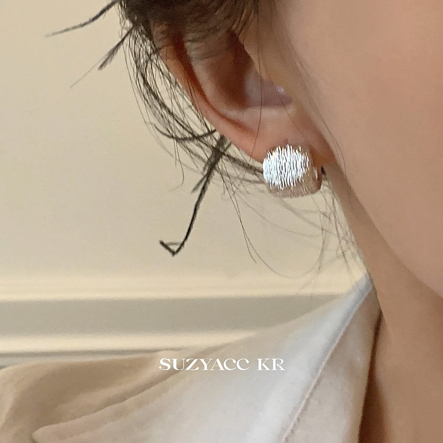 Women's Cool Style Texture Sense Small Square Ear Clip Earrings