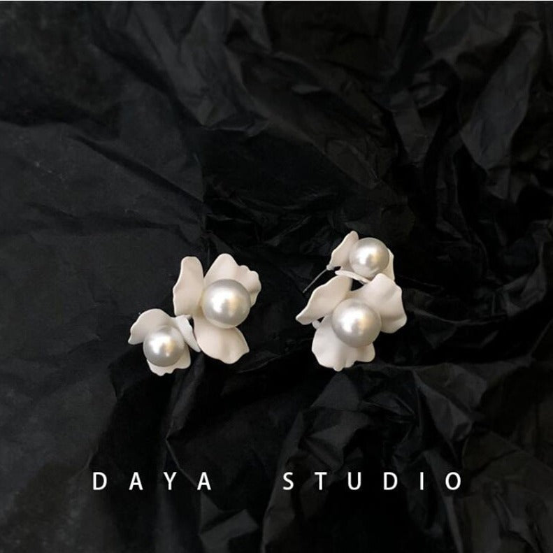 Needle Minimalist Design Flower Pearl High-grade Earrings