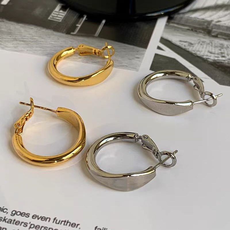 Commuter Metallic Small Ear Temperament Entry Earrings