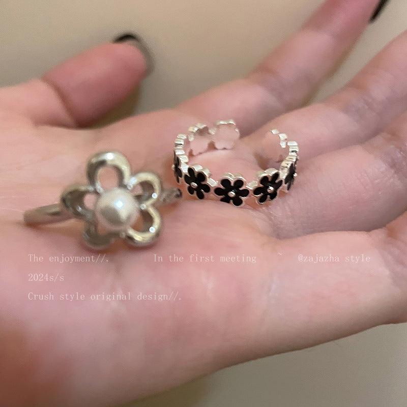 Women's Small Pearl Flowers Open Retro Temperament Rings