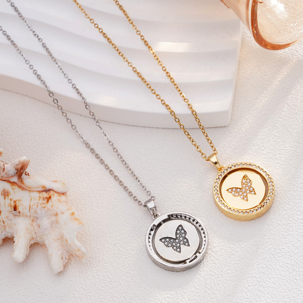 Wind Micro Inlaid Zircon Rotating Elegant Shell Necklaces