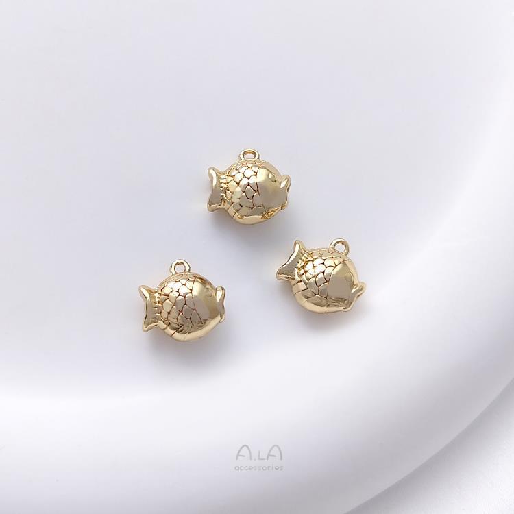 Color Retaining Bag Gold Marine Life Conch Scallop Starfish Pendants