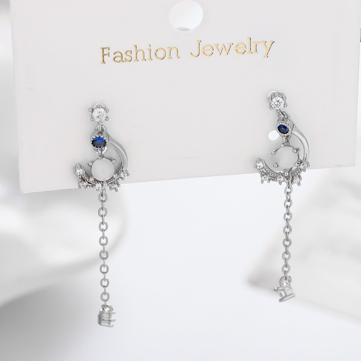 Women's Star Moon Ear Asymmetric Fashion Elegant Earrings