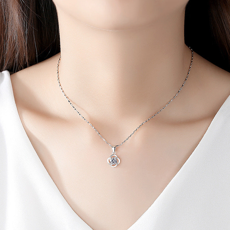 Women's Simple Hollow Lucky Four-leaf Clover Clavicle Pendants