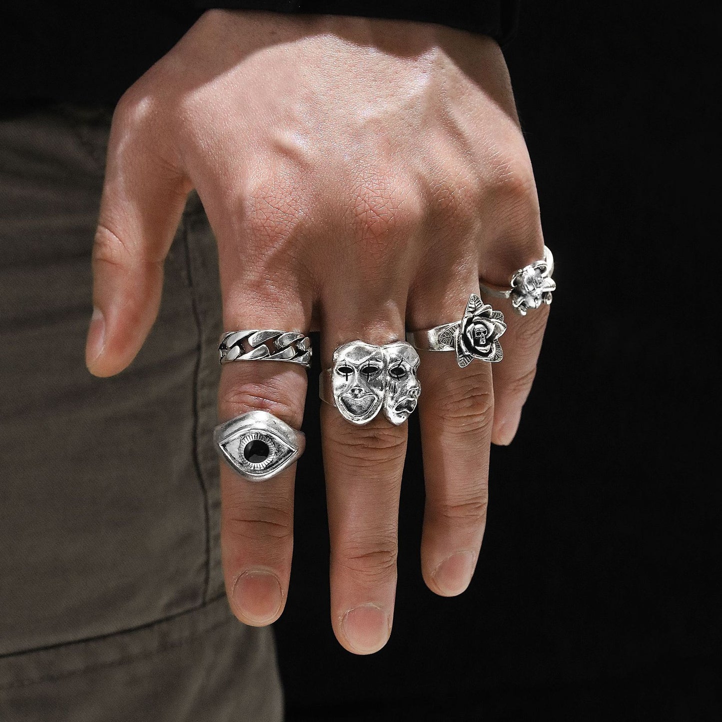 Distressed Tears Suit Alloy Personality Poker Rings