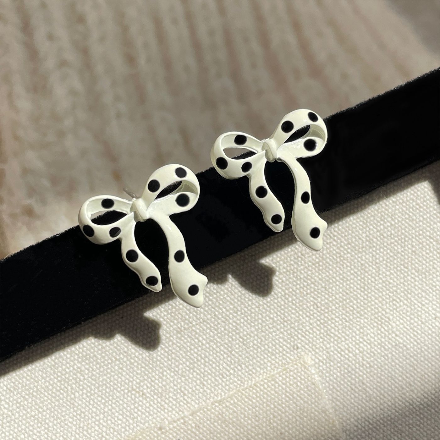 Women's White Polka Dot Bow Pearl Sier Needle Earrings