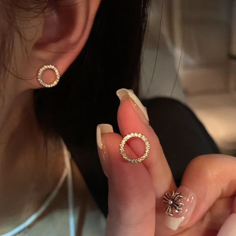 Exquisite Small Round Niche Fashion Design Earrings